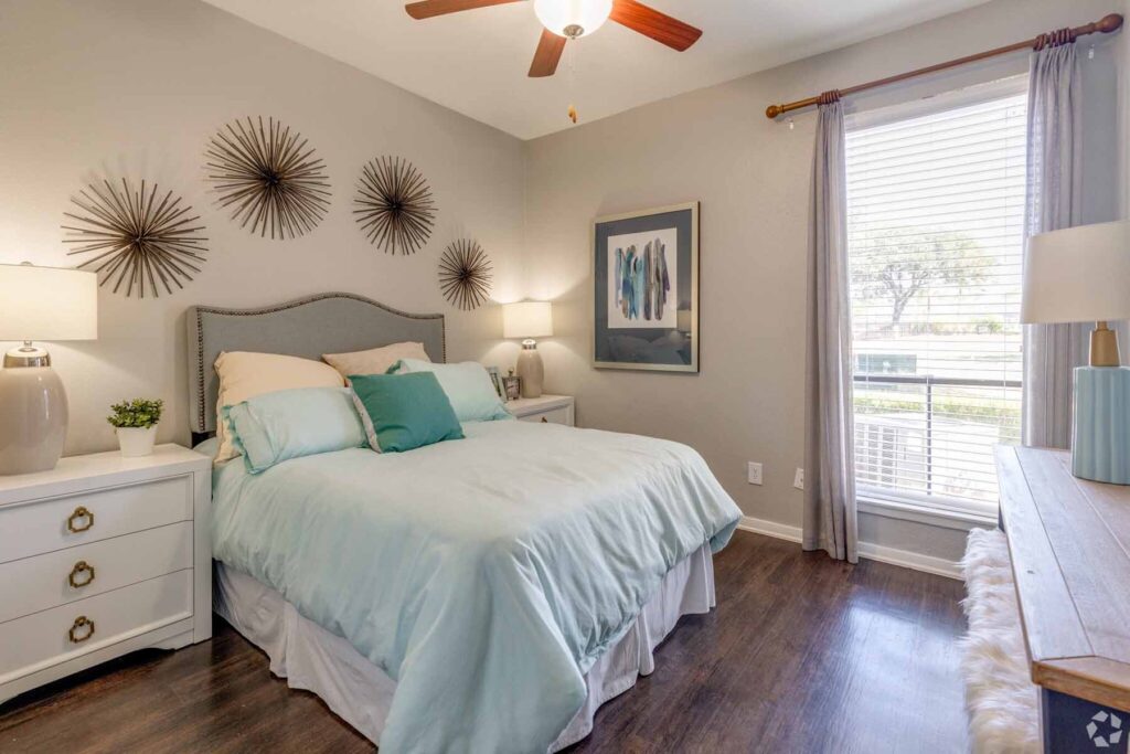 bedroom - The Wilcrest - Corridor at Westchase